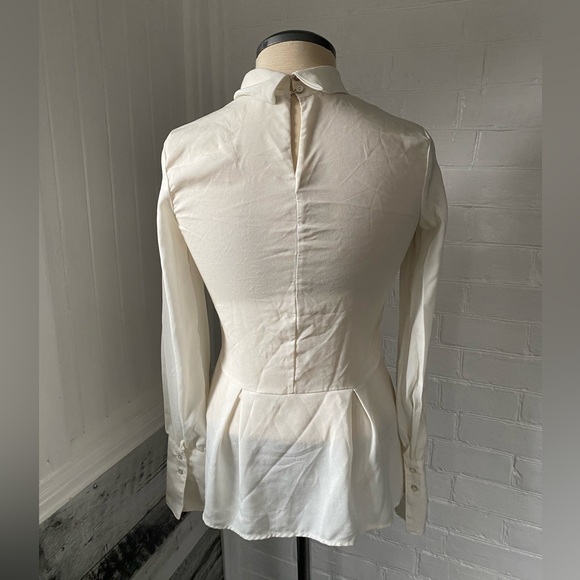 Beautiful blouse - Picture 2 of 3